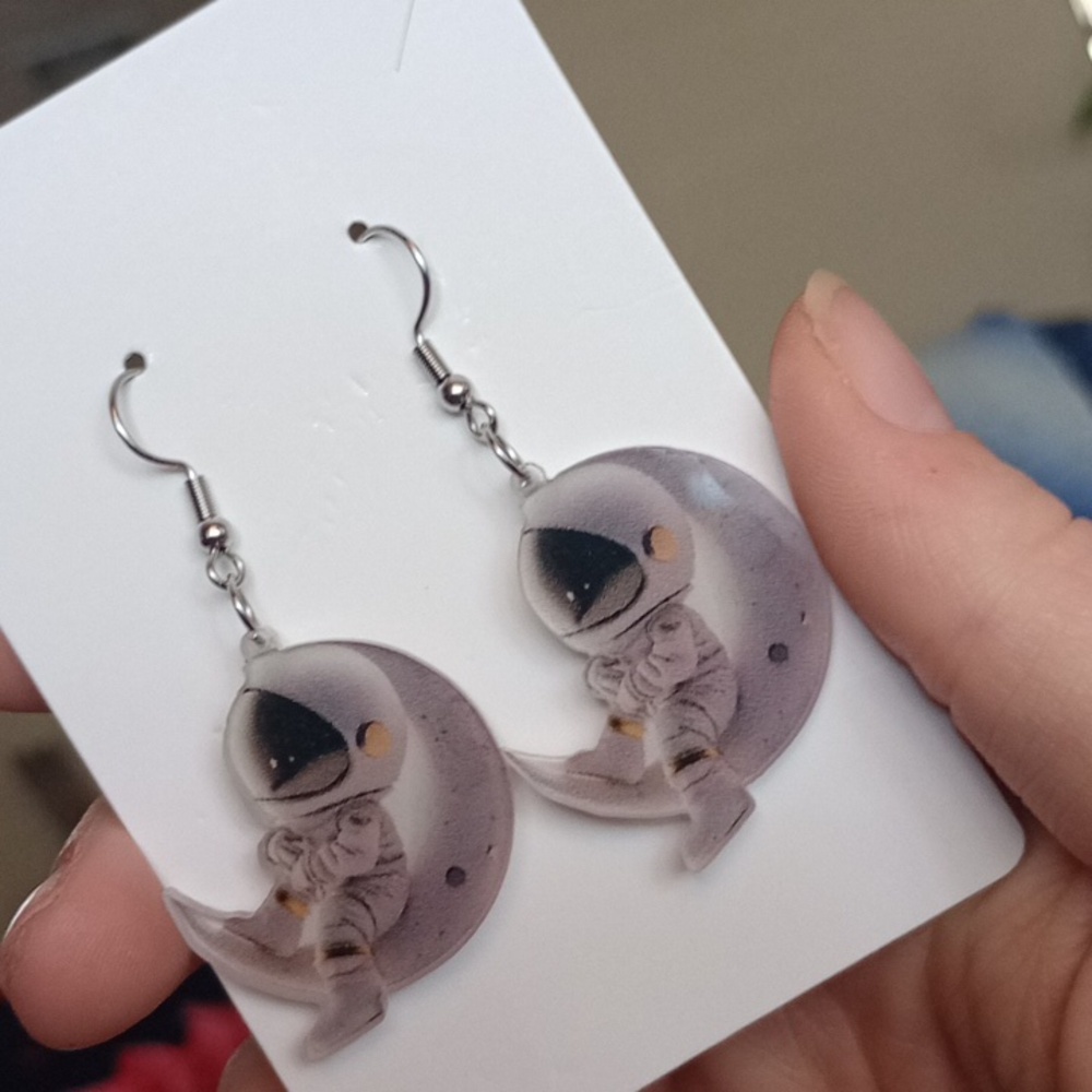 ♥️F 5/$20 Astronaut Moon Earrings